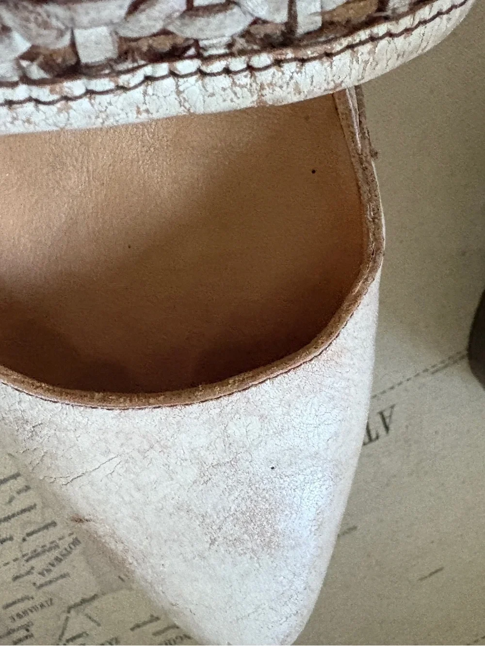 Bed Stu Baylor Beige Distressed Leather Heels Size 9 US Women'